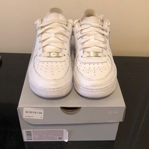 White Nike Air Force 1 Low 5.5Y